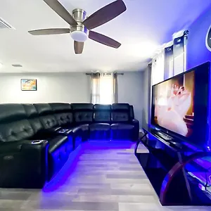  Holiday home Modern, Spacious, Comfy, Queen Beds, Backyard United States