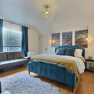  Homestay Burke House Collection - Main House United States